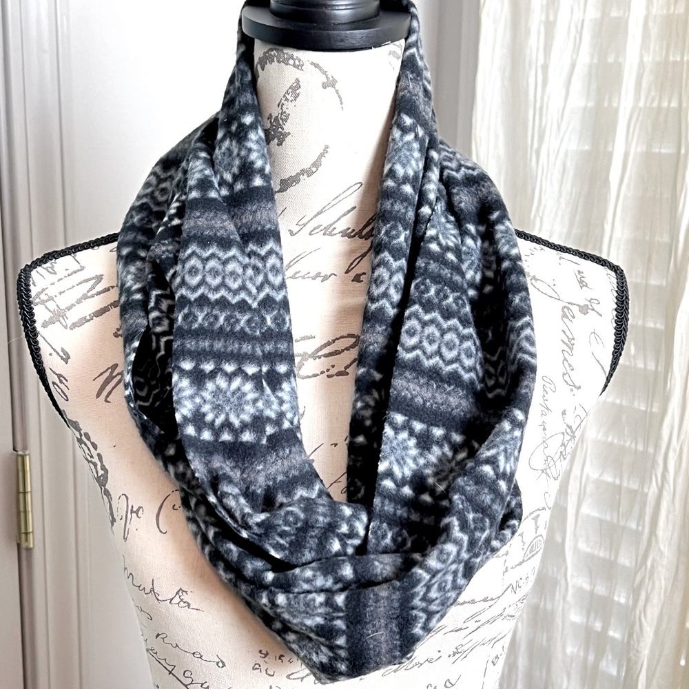 Fleece infinity scarf